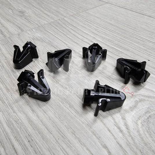 Nissan R33 Skyline/C34 Stagea Front Grill Clip Set - NizmoPartsPlug