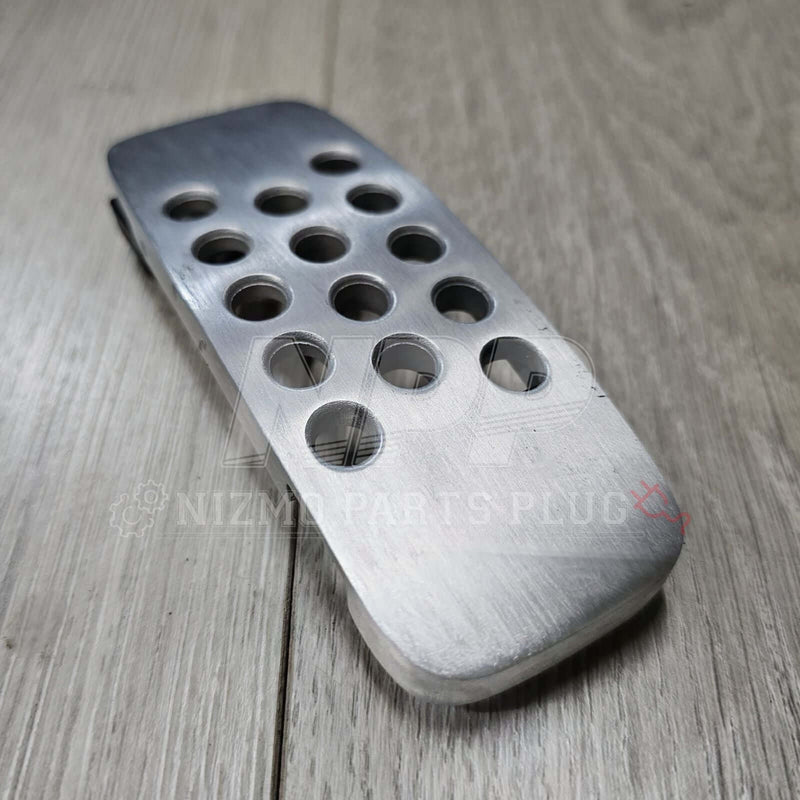 ギャラリービューアに画像をロードする, Nissan S15 Silvia &amp; Skyline Brushed Aluminum Accelerator Pedal Cover - NizmoPartsPlug
