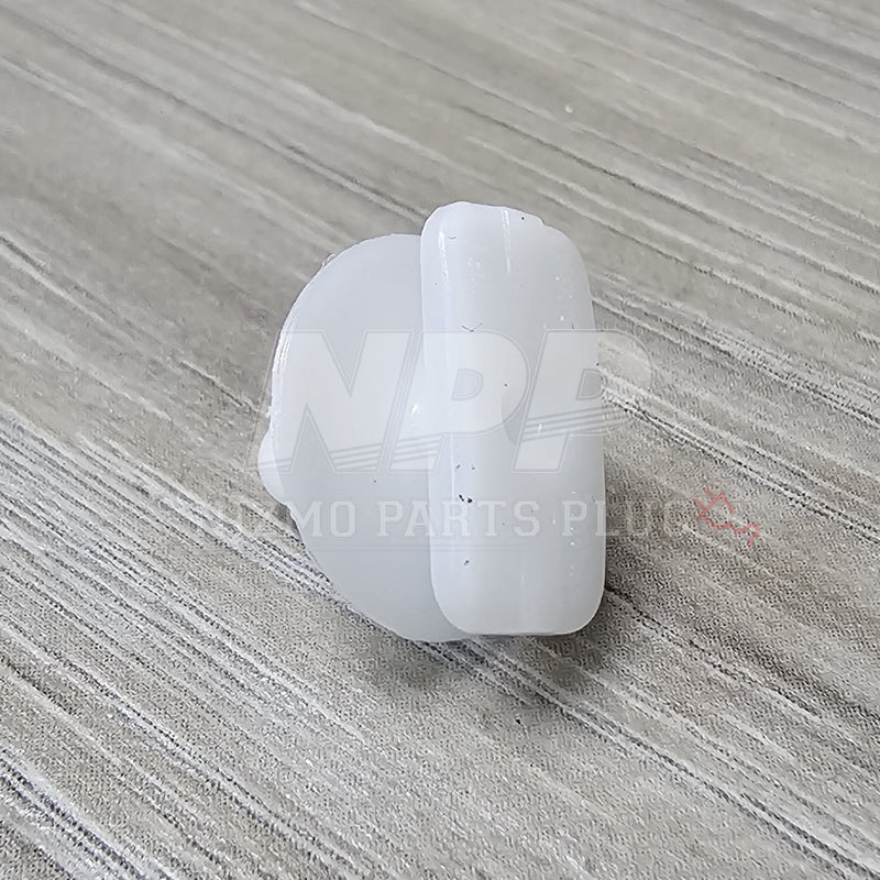 Load image into Gallery viewer, OEM Nissan Sideskirt Mounting Clip (Single) - NizmoPartsPlug
