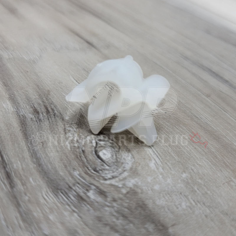 Cargue la imagen en el visor de la galería, Nissan R33/34 Skyline Coolant Tank Mounting Clip - NizmoPartsPlug
