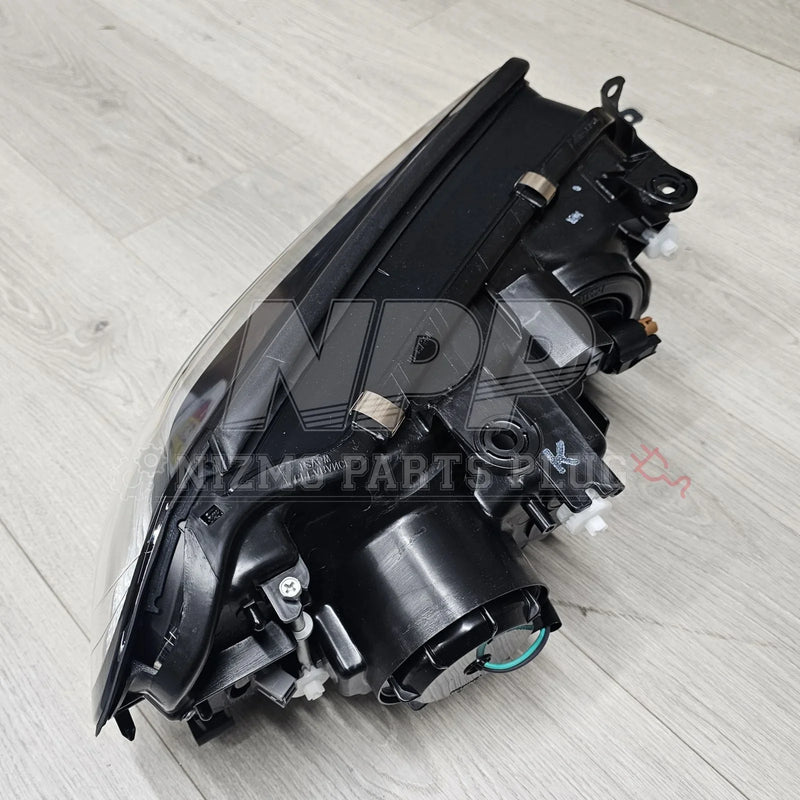 ギャラリービューアに画像をロードする, Nissan R34 Skyline Headlight Assembly LH (Halogen) - NizmoPartsPlug
