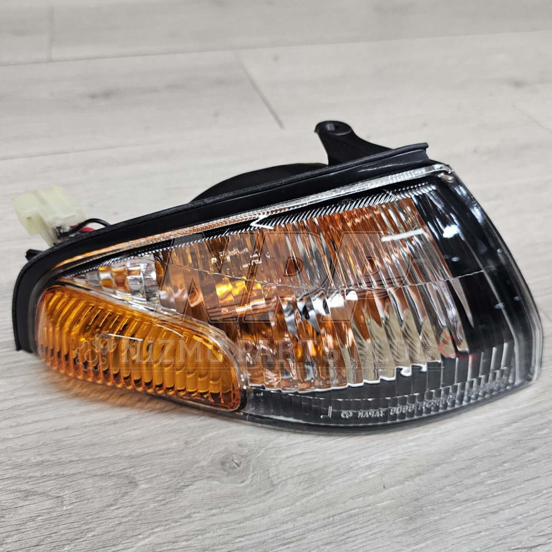 Load image into Gallery viewer, R32 Nissan Skyline Coupe S1 Turn Signal Lamp Set - NizmoPartsPlug
