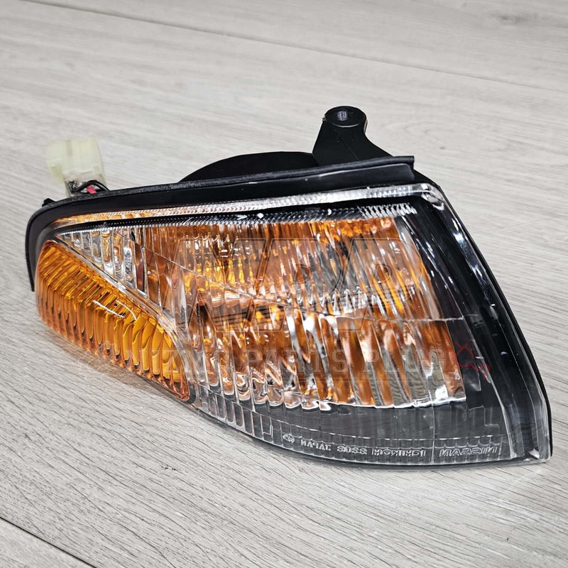 Load image into Gallery viewer, R32 Nissan Skyline Coupe S1 Turn Signal Lamp Set - NizmoPartsPlug
