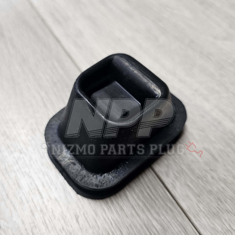Load image into Gallery viewer, Nissan R32 Skyline GTR Push-Style Clutch Fork Dust Cover - NizmoPartsPlug
