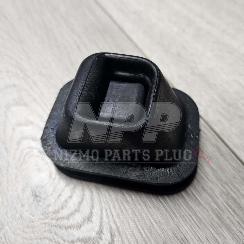 Load image into Gallery viewer, Nissan R32 Skyline GTR Push-Style Clutch Fork Dust Cover - NizmoPartsPlug
