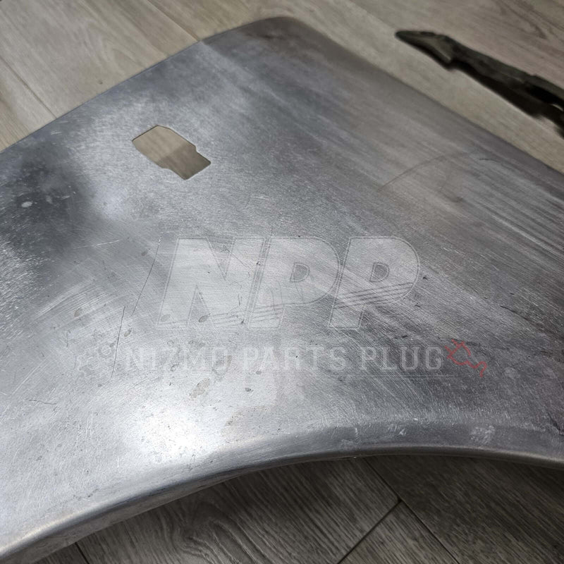 Load image into Gallery viewer, Nissan R33 Skyline GTR Fender &amp; Mounting Riser Set (Pre-Owned) - NizmoPartsPlug
