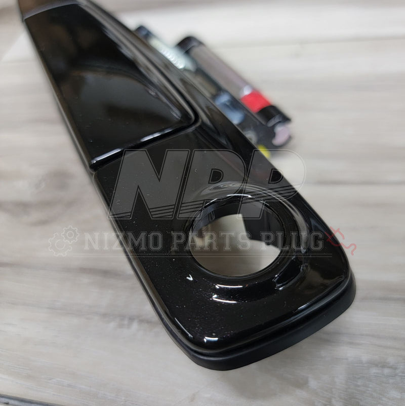 Load image into Gallery viewer, Nissan R34 Skyline RH Front Door Handle Assembly (GV1) Black Pearl - NizmoPartsPlug
