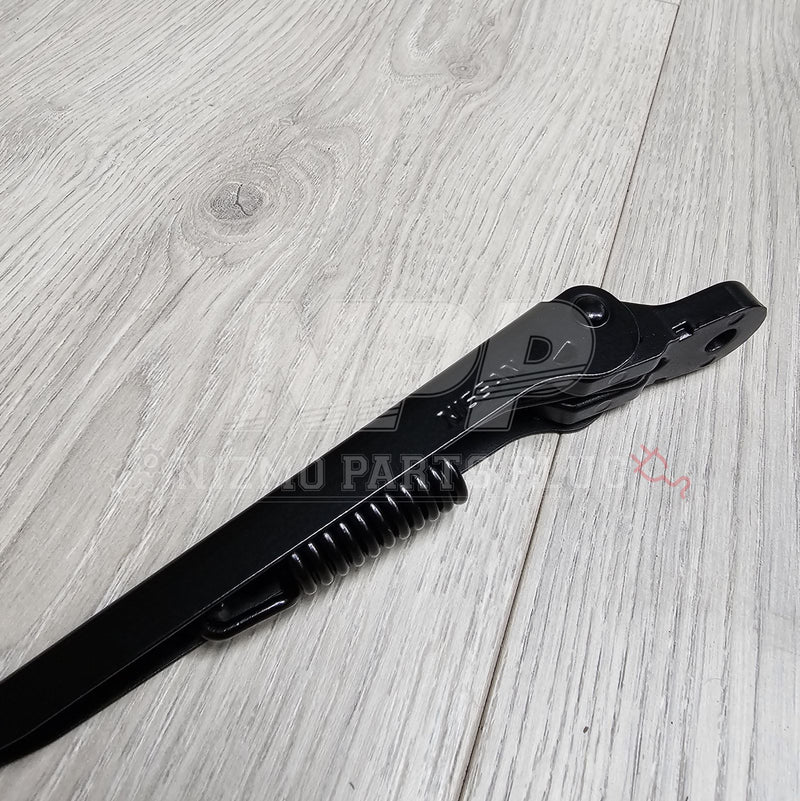 Load image into Gallery viewer, Nissan R34 Skyline Rear Wiper Arm Assembly - NizmoPartsPlug
