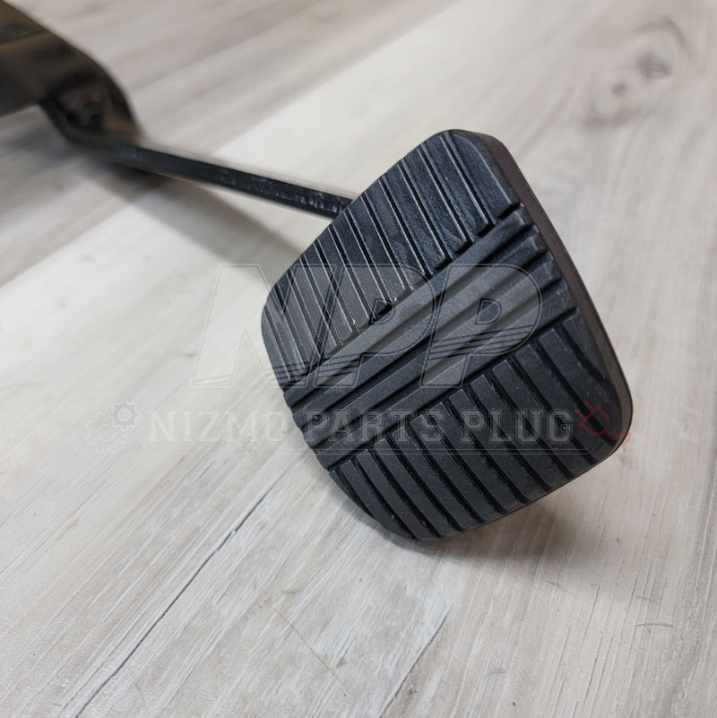 Cargue la imagen en el visor de la galería, Nissan S14 Silvia/240sx Clutch Pedal Arm with Rubber Pad - NizmoPartsPlug
