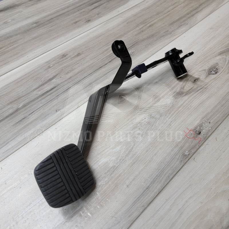 Cargue la imagen en el visor de la galería, Nissan S14 Silvia/240sx Clutch Pedal Arm with Rubber Pad - NizmoPartsPlug
