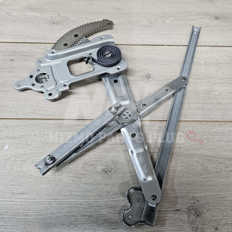 ギャラリービューアに画像をロードする, Nissan S15 Silvia Coupe LH Window Regulator Assembly - NizmoPartsPlug
