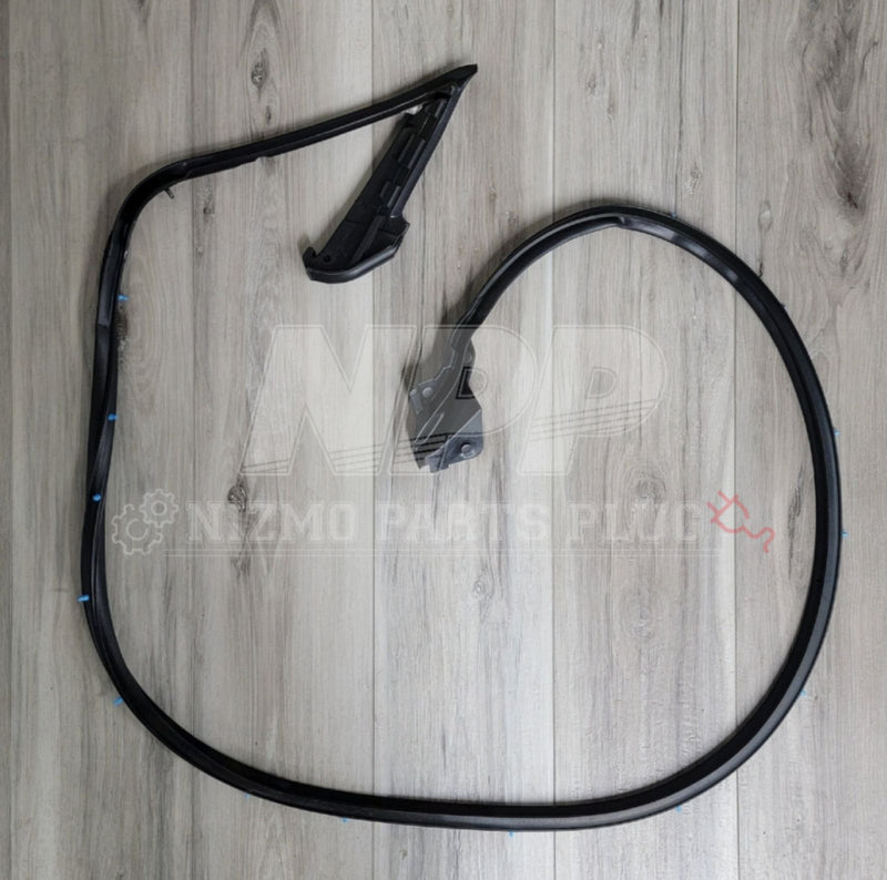 Load image into Gallery viewer, Nissan R34 Skyline Coupe  Door Molding Weatherstrip LH
