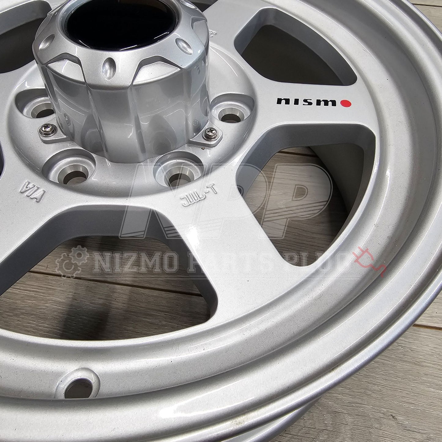 Nismo Frontier Rays Engineering TE37X Wheel Assembly 18"x7"