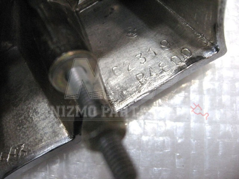 ギャラリービューアに画像をロードする, Rare OEM Nissan Skyline GT-R (KPGC110) "Kenmeri" Front Grille Emblem – 62319-R4800
