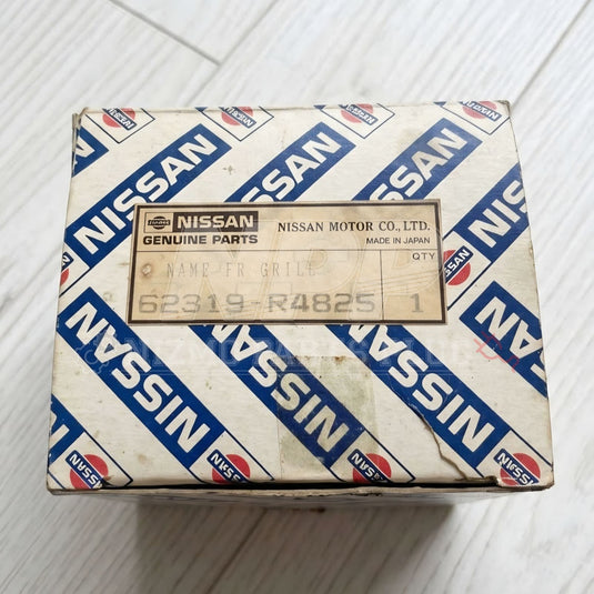 Rare B.N.I.B. OEM Nissan Skyline GT-R (KPGC110) "Kenmeri" Front Grille Emblem – 62319-R4800