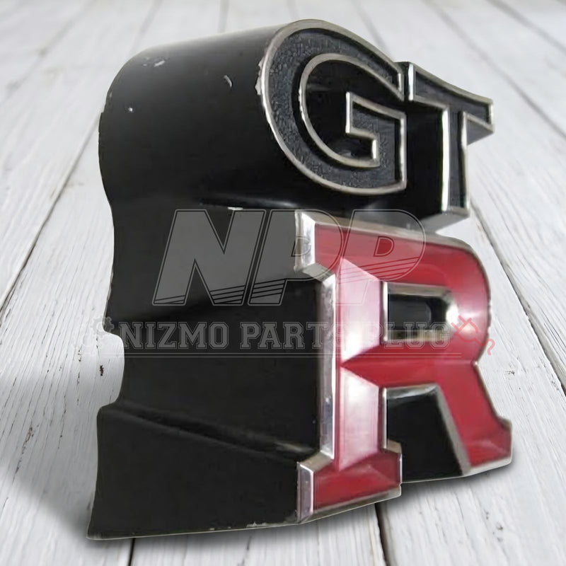Load image into Gallery viewer, Rare OEM Used Nissan Skyline GT-R (KPGC110) "Kenmeri" Front Grille Emblem – 62319-R4800
