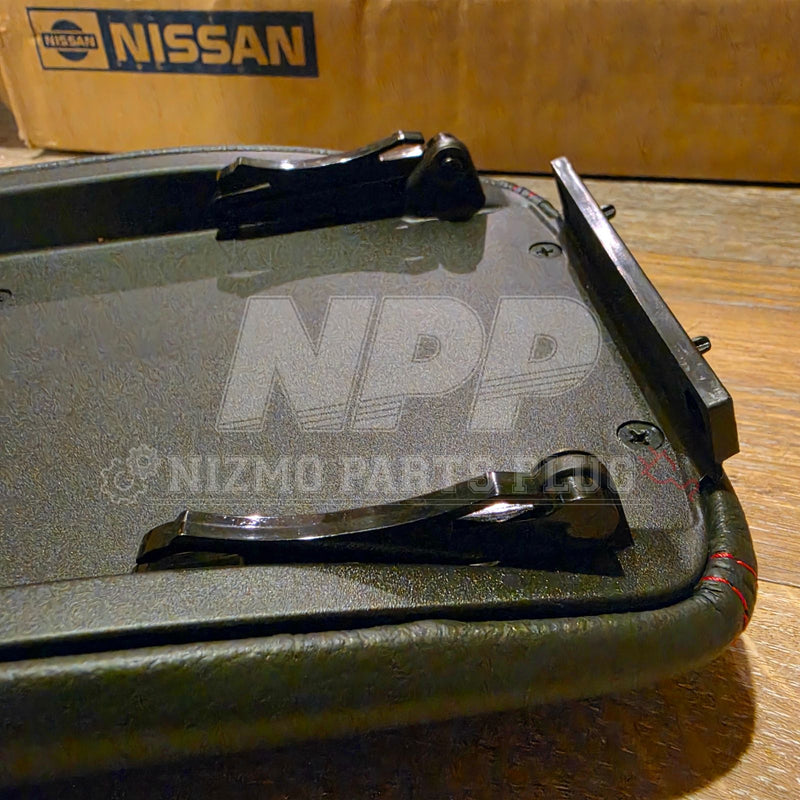 Cargue la imagen en el visor de la galería, Tapa de consola de cuero del Nissan Skyline GTR (costuras rojas)
