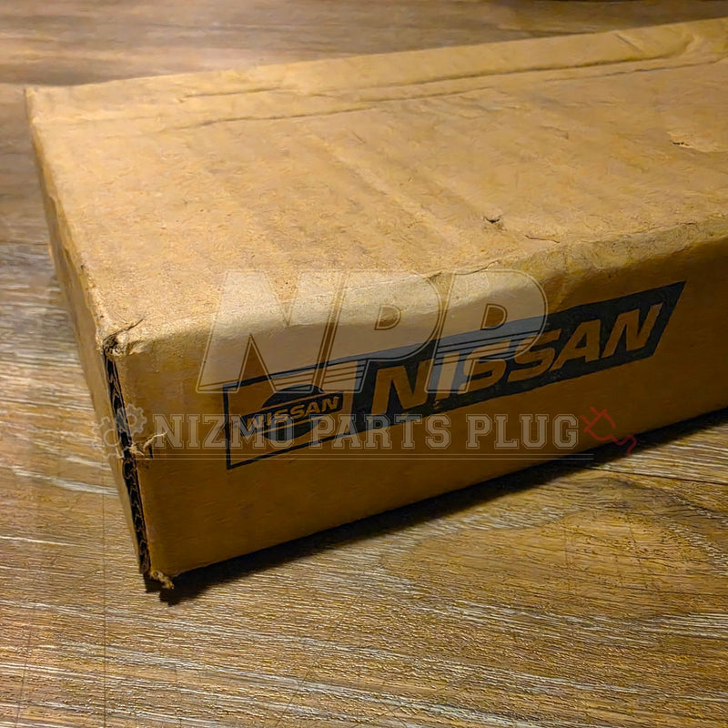 Cargue la imagen en el visor de la galería, Tapa de consola de cuero del Nissan Skyline GTR (costuras rojas)
