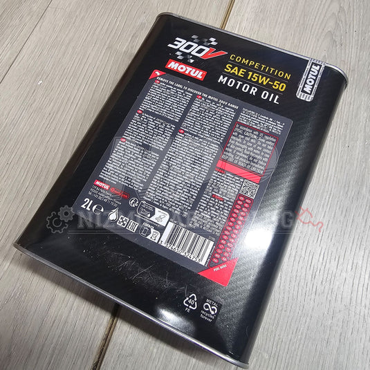 Motul 300V motor oil packaging on a wooden surface