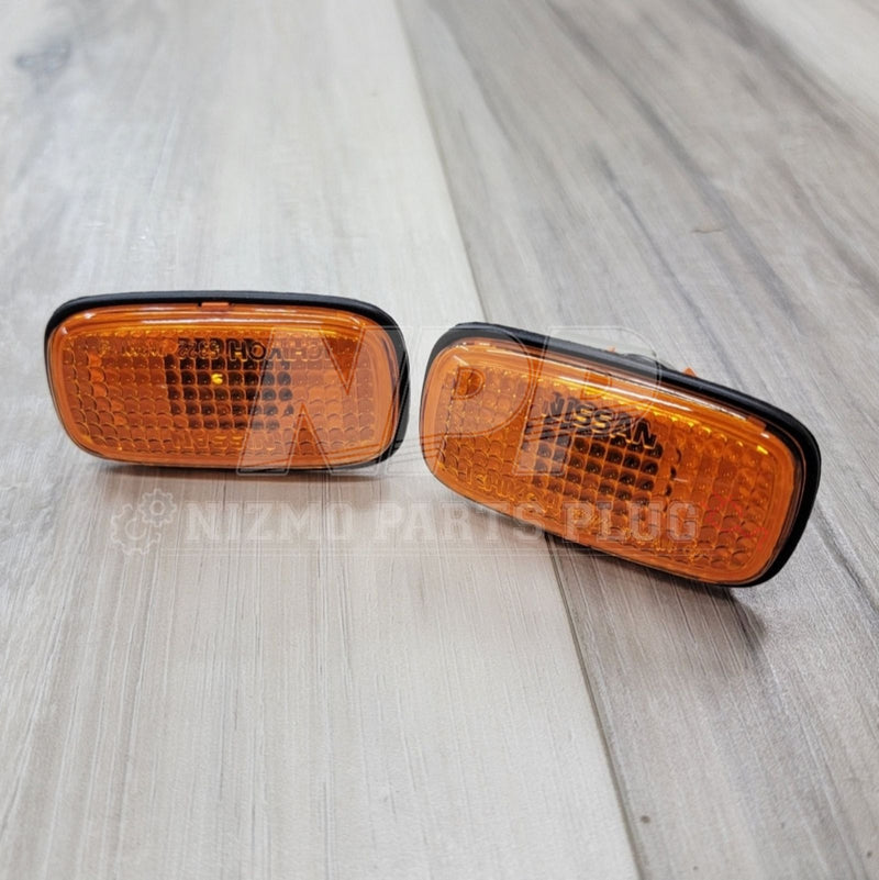 Load image into Gallery viewer, Nissan R34 Skyline S15 Silvia Amber Side Marker Light Set - NizmoPartsPlug

