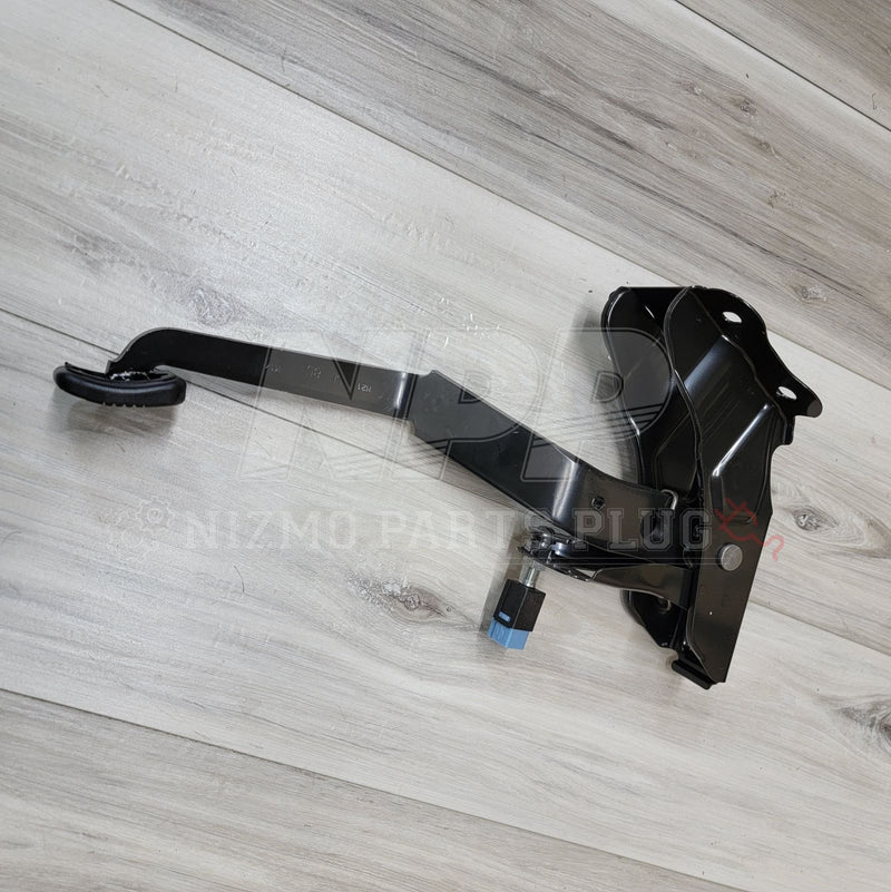 Load image into Gallery viewer, Nissan R34 Skyline Brake Pedal Assembly (Manual Vehicles) - NizmoPartsPlug
