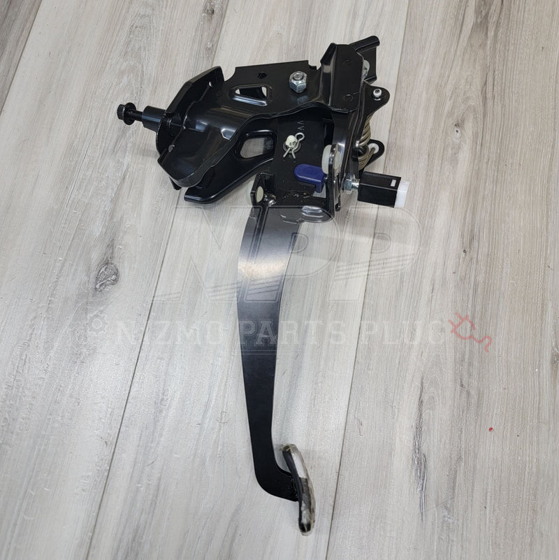 Load image into Gallery viewer, Nissan R34 Skyline GT/GTT Manual Clutch Pedal Set (Series 2) - NizmoPartsPlug
