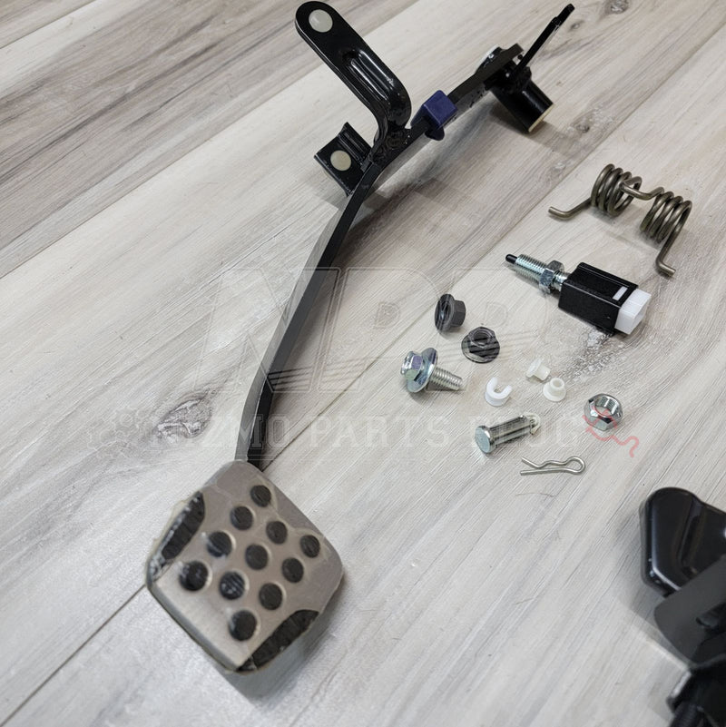 Load image into Gallery viewer, Nissan R34 Skyline GT/GTT Manual Clutch Pedal Set (Series 2) - NizmoPartsPlug
