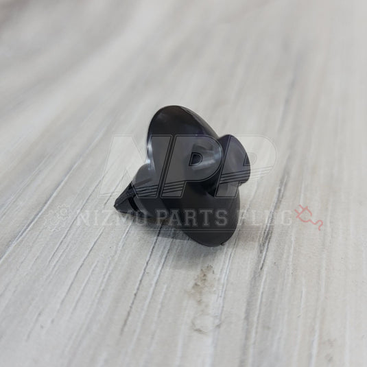 OEM Nissan Push Style Clip (Single Clip) - NizmoPartsPlug