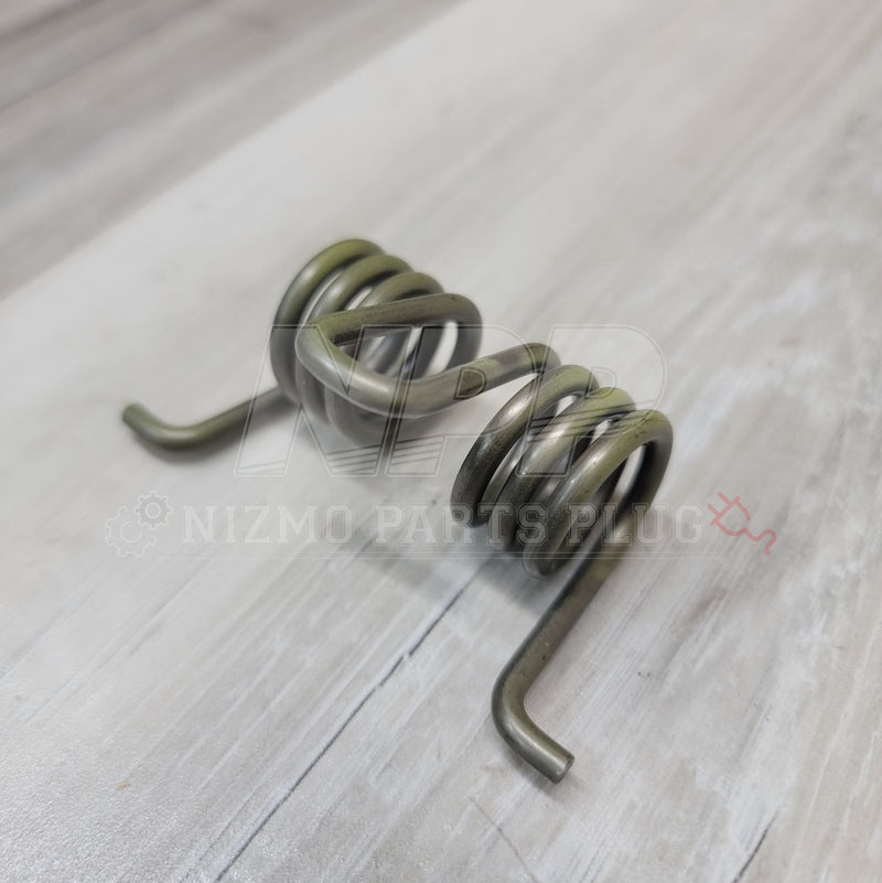 ギャラリービューアに画像をロードする, Nissan R34 Skyline Clutch Pedal Return Spring - NizmoPartsPlug

