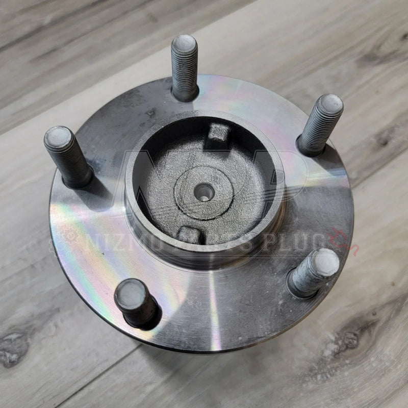 Load image into Gallery viewer, Nissan R33/34 Skyline Front Wheel Hub (RWD Models) - NizmoPartsPlug
