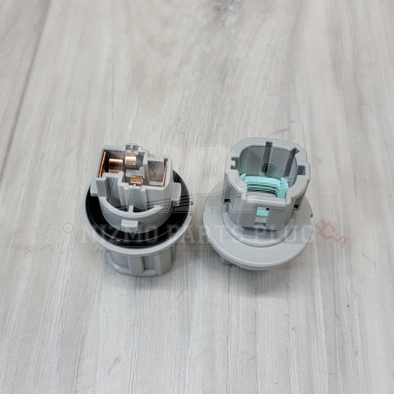 Load image into Gallery viewer, Nissan R34 Skyline Front Indicator Lamp Socket Set - NizmoPartsPlug
