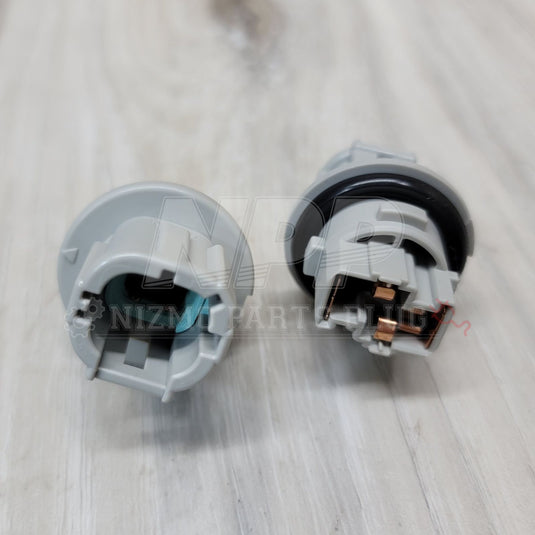 Nissan R34 Skyline Front Indicator Lamp Socket Set - NizmoPartsPlug