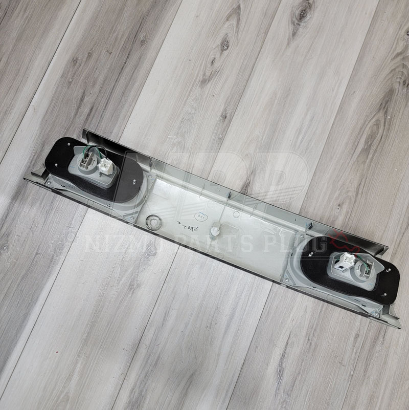 Load image into Gallery viewer, Nissan RPS13 180SX Type-X Center Reverse Lamp Taillight Assembly - NizmoPartsPlug

