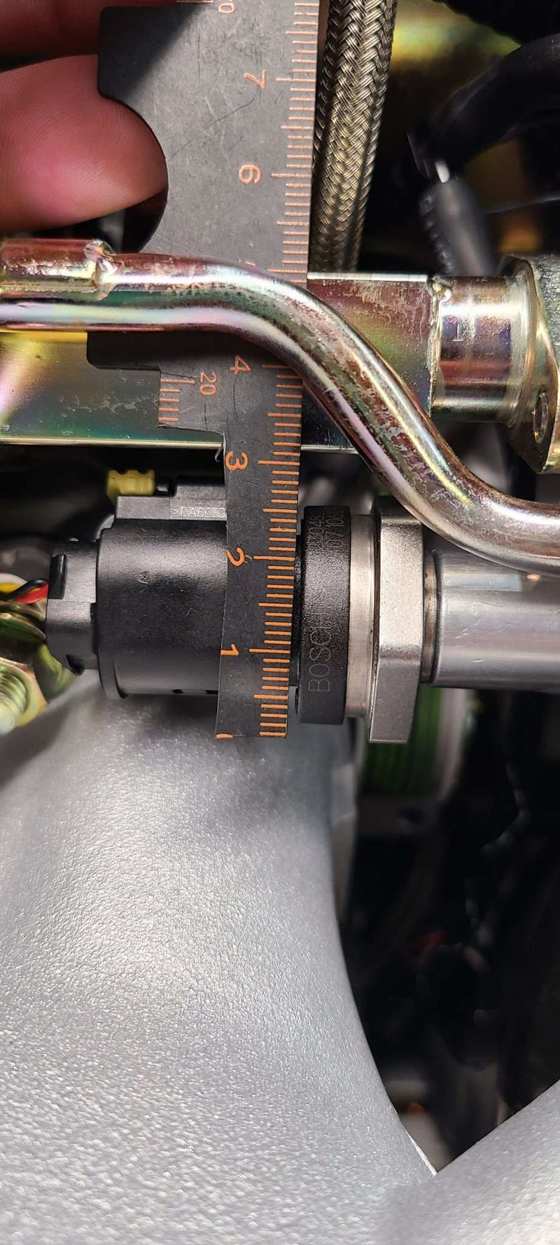 Cargue la imagen en el visor de la galería, U.P.G RB26 fuel pressure adapter to OEM rail
