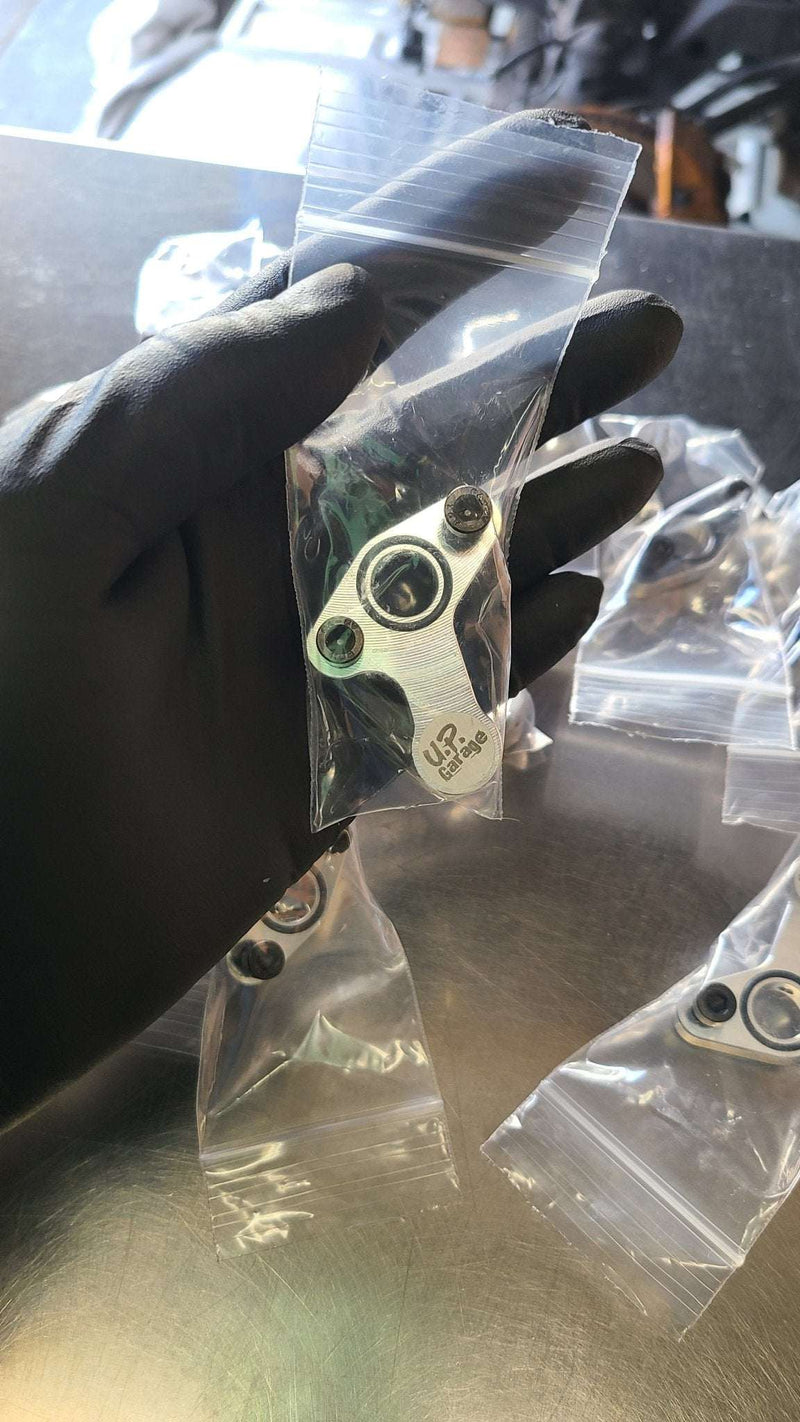 Cargue la imagen en el visor de la galería, U.P.G RB26 fuel pressure adapter to OEM rail
