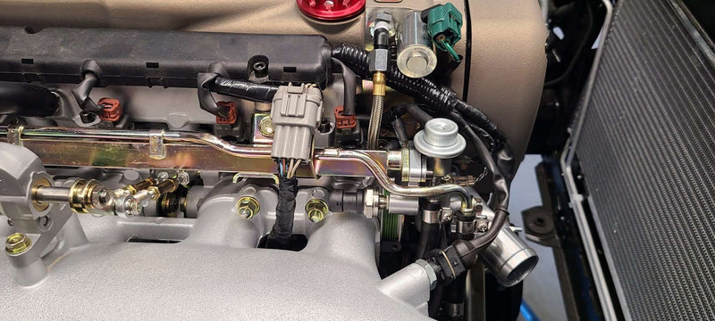 Cargue la imagen en el visor de la galería, U.P.G RB26 fuel pressure adapter to OEM rail
