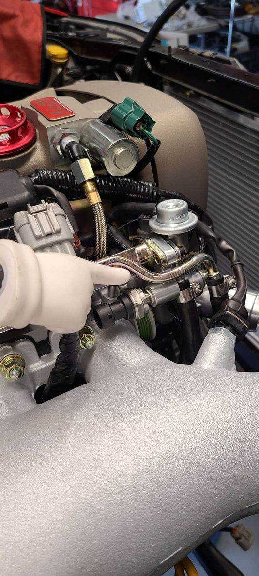 U.P.G RB26 fuel pressure adapter to OEM rail