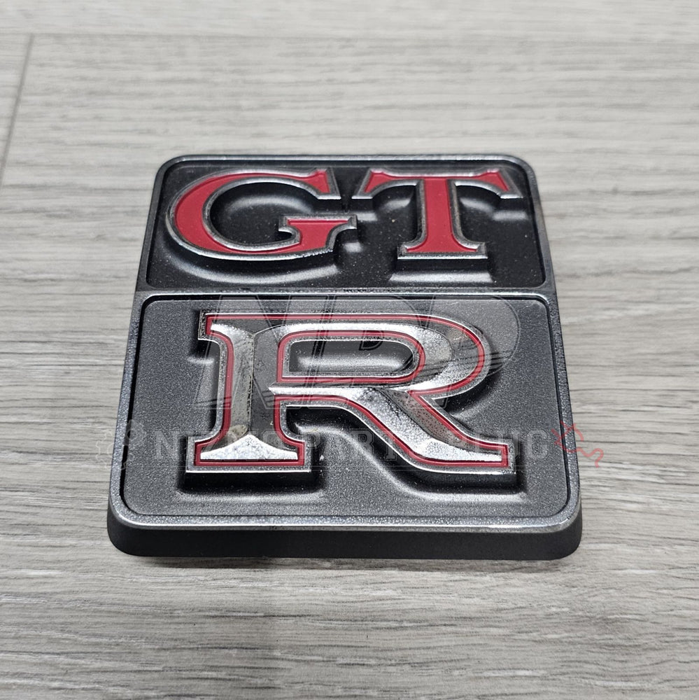 Nissan KPGC10 Skyline Hakosuka Rear GTR Emblem