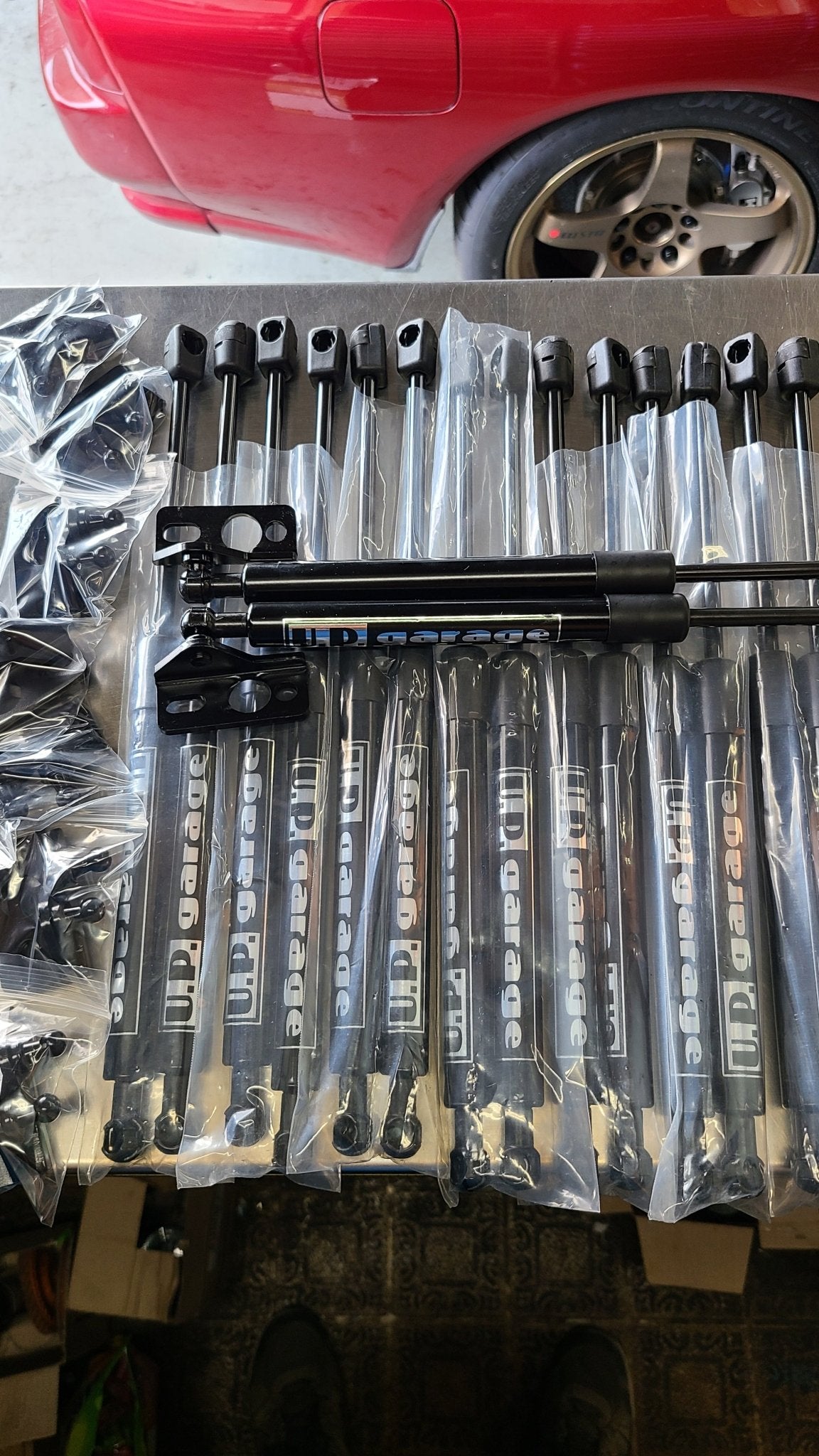 U.P.G. R33 Trunk Strut replacement kit