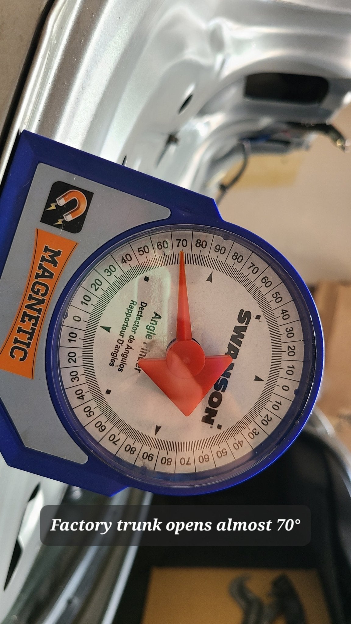 U.P.G. R33 Trunk Strut replacement kit