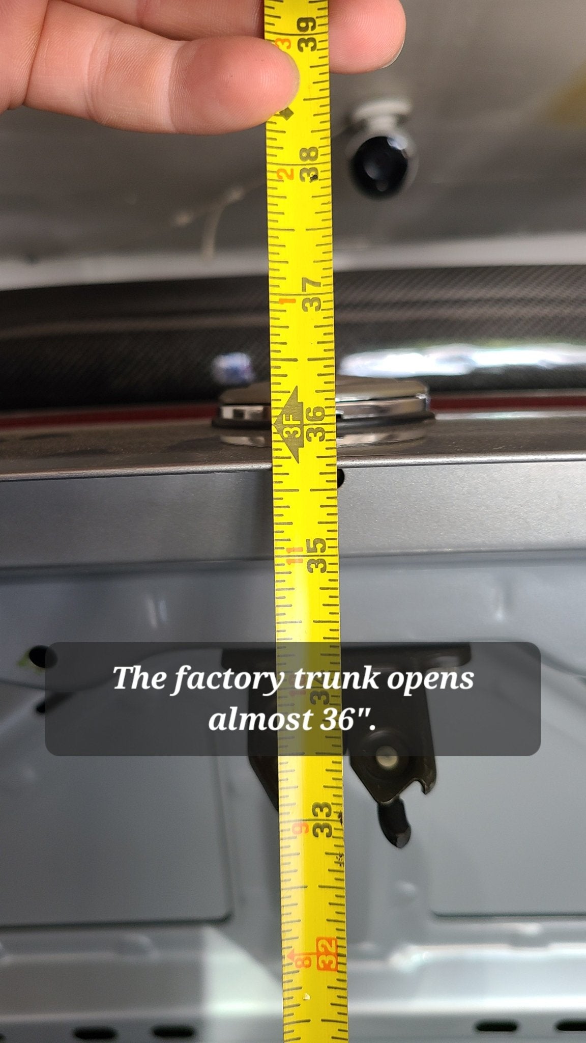 U.P.G. R33 Trunk Strut replacement kit