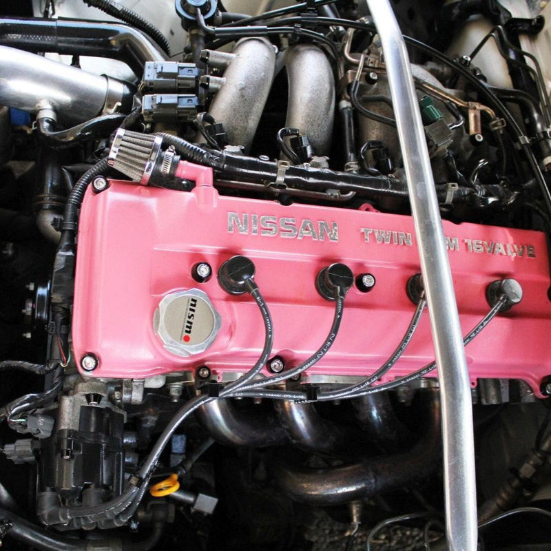 Cargue la imagen en el visor de la galería, ZSPEC Stage-2 bolt kit on a pink Nissan S14 valve cover with billet accents and Nismo oil cap.
