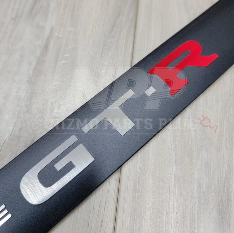 Load image into Gallery viewer, Nissan R34 Skyline GT-R Rocker Cover Center Ornament - NizmoPartsPlug
