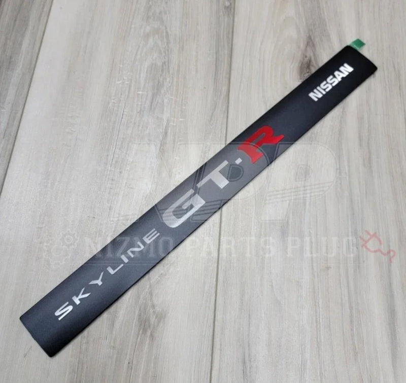 Load image into Gallery viewer, Nissan R34 Skyline GT-R Rocker Cover Center Ornament - NizmoPartsPlug
