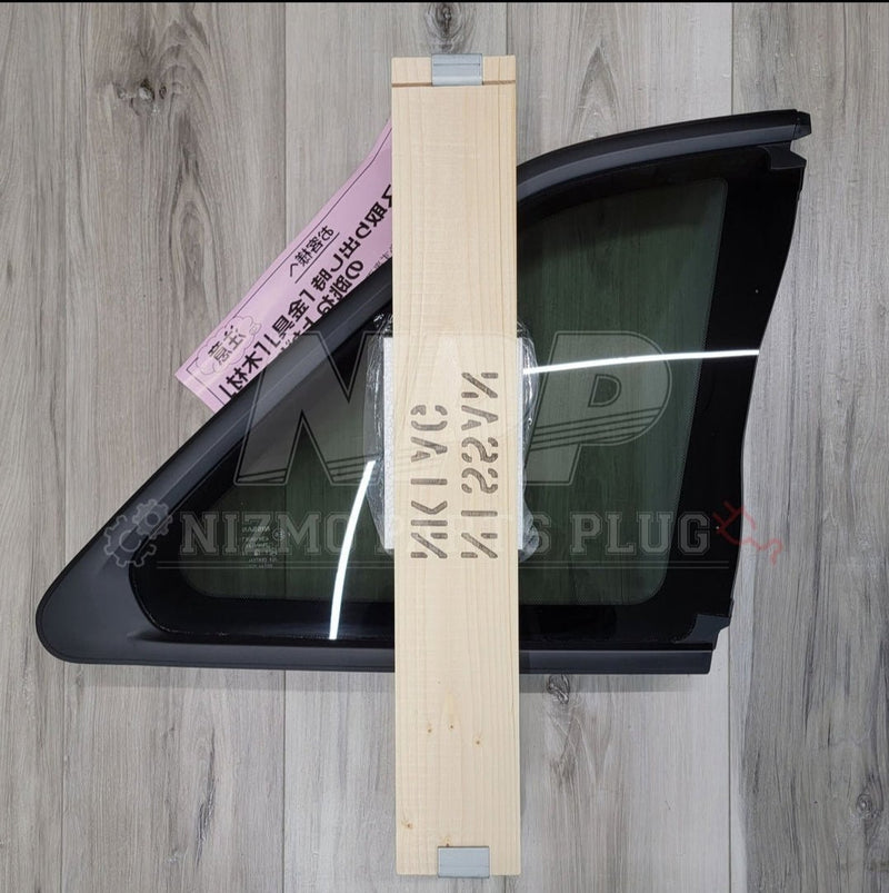 Load image into Gallery viewer, R34 Skyline Coupe/GTR RH Quarter Glass (Privacy Shade) - NizmoPartsPlug
