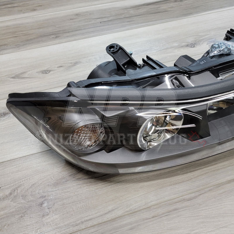 Load image into Gallery viewer, Nissan S15 Silvia Headlight Assembly RH (Halogen) - NizmoPartsPlug

