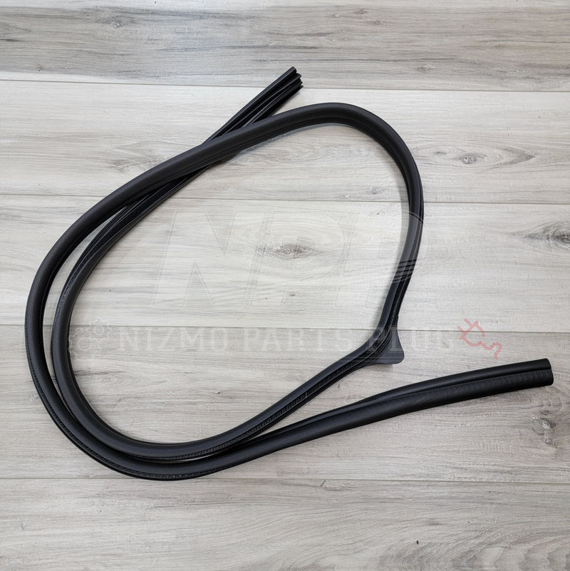 Load image into Gallery viewer, Nissan R34 Skyline Sedan Models RH Front Body Welt Molding - NizmoPartsPlug

