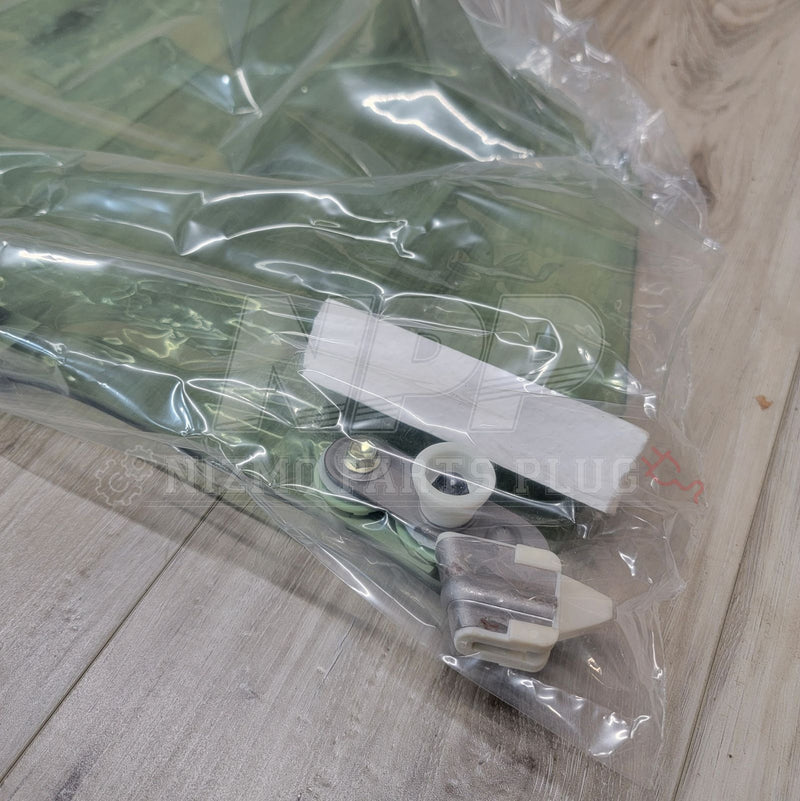 Load image into Gallery viewer, Nissan R34 Skyline Coupe RH Front Door Glass Assembly (UV Cut) - NizmoPartsPlug
