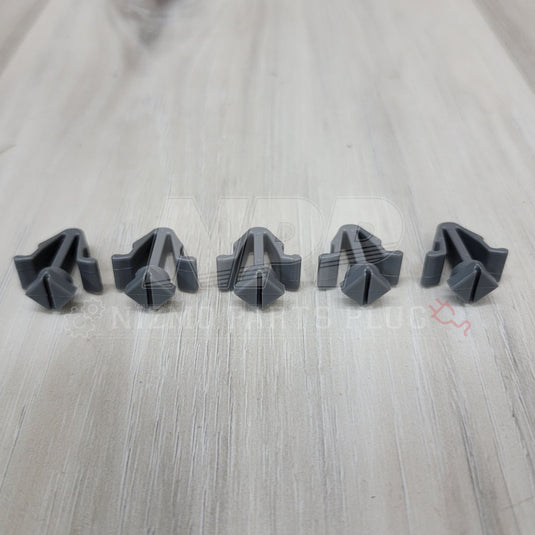 Nissan R32 Skyline GT-R Grill Mounting Clip Set - NizmoPartsPlug