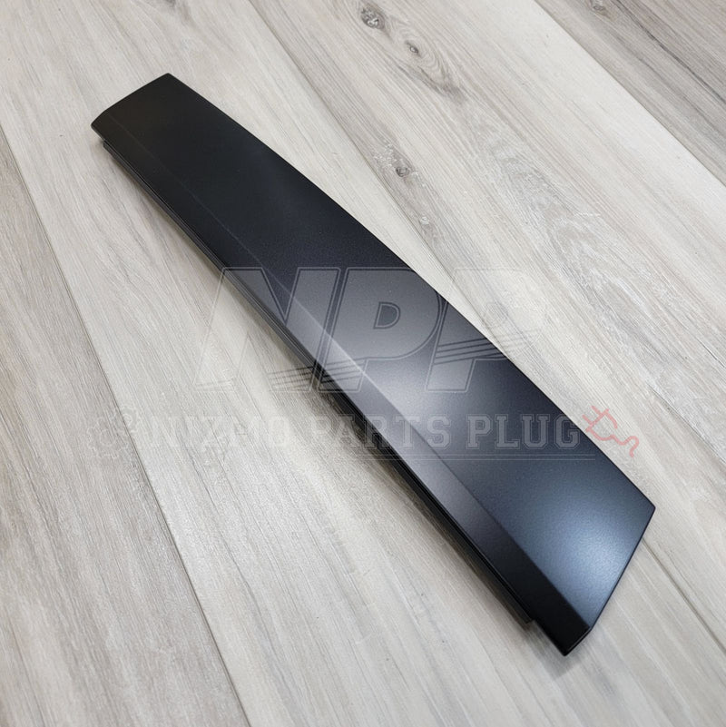 Cargue la imagen en el visor de la galería, Nissan R34 Skyline Coupe LH Exterior B-Pillar Finisher - NizmoPartsPlug
